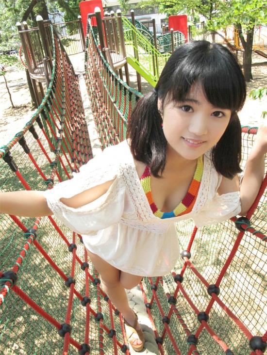中国美女浓密黑鲍人体：广东东莞美女浓密黑鲍(3)(点击浏览下一张趣图)