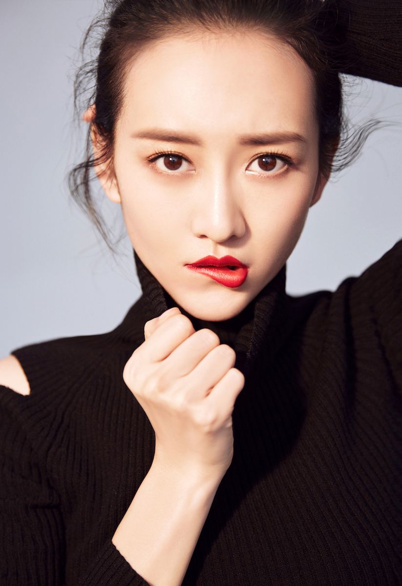 奚梦瑶透三点走秀：;女子裸体艺术(2)(点击浏览下一张趣图)