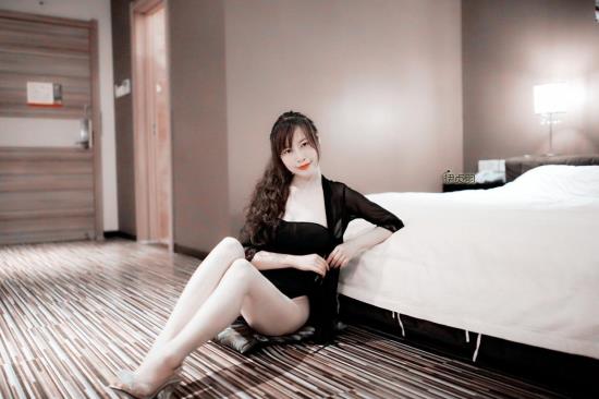 国模文雅娜自拍二50p：国模文雅娜资源50p(2)(点击浏览下一张趣图)