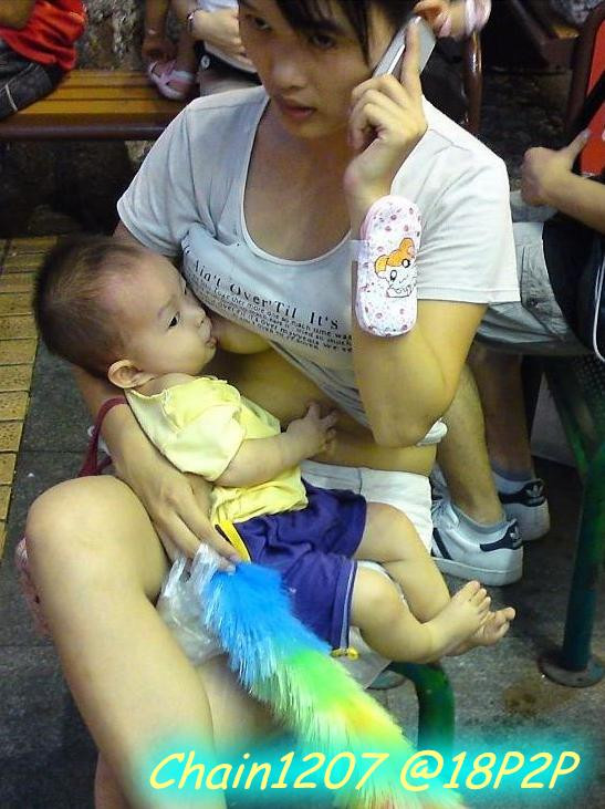小孩吃母乳真实视频：16岁吃母乳 最新孩子吃奶视频直播(5)(点击浏览下一张趣图)