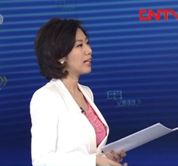 东方卫视大胸女主持人 照片：看东方女主持人走光 主持人李瞳瞳胸好大(5)(点击浏览下一张趣图)