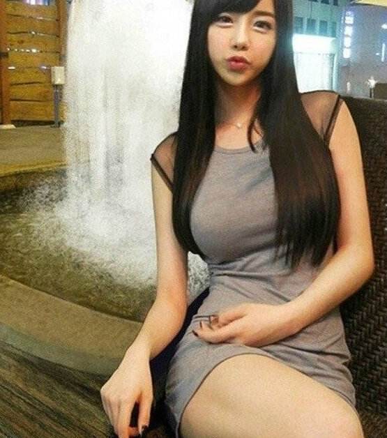 央视女主持人的事业线 ：整点财经大胸女主持人 央视哪个主持人胸大(4)(点击浏览下一张趣图)