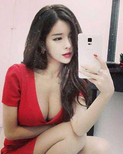 央视女主持人的事业线 ：整点财经大胸女主持人 央视哪个主持人胸大(5)(点击浏览下一张趣图)