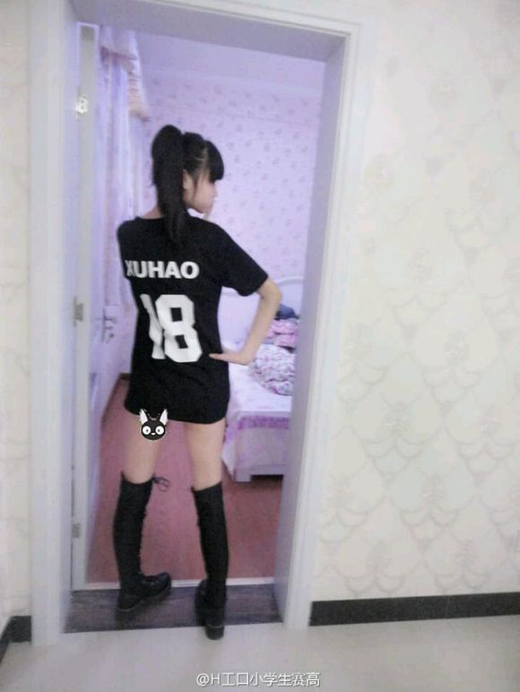 小学女生换内裤腾讯：小学女生内裤,内衣现凹 小学游泳课女生换衣服(4)(点击浏览下一张趣图)