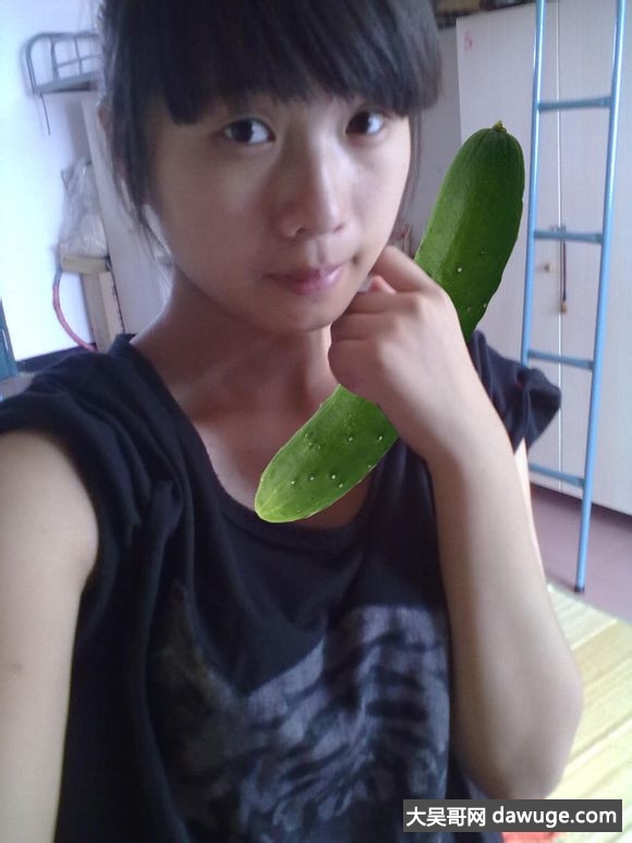 用过黄瓜茄子胡萝卜 图解：黄瓜冰冻后,拿出来自慰(5)(点击浏览下一张趣图)