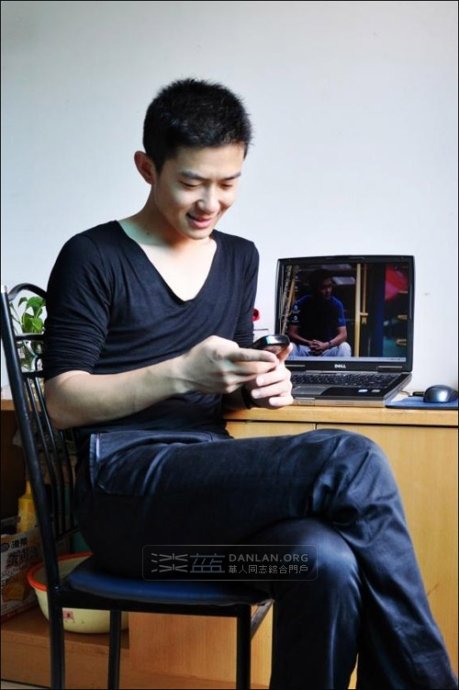 爱露丁丁吧贴吧图片：吃男人丁丁图片贴吧 20帅哥丁丁图片(3)(点击浏览下一张趣图)