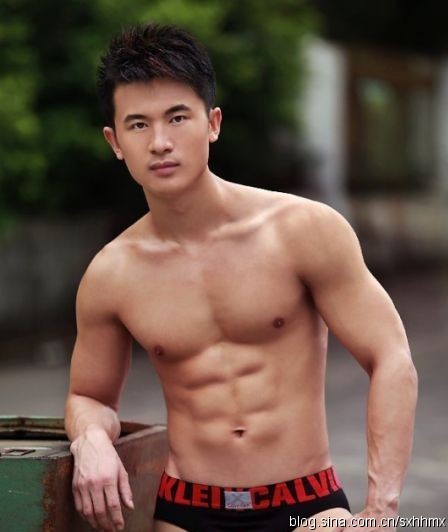 晨勃丁丁图片(不遮挡)：15男孩子丁丁图片 男人大丁丁吧爆照(2)(点击浏览下一张趣图)