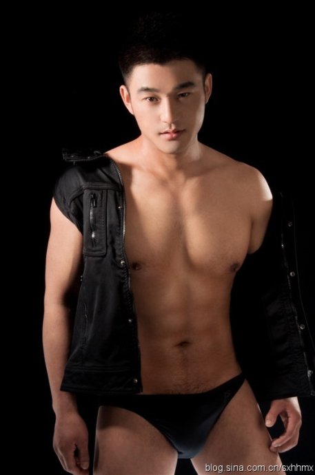 我的丁丁小吗(图)：正面看到男士撒尿丁丁(点击浏览下一张趣图)