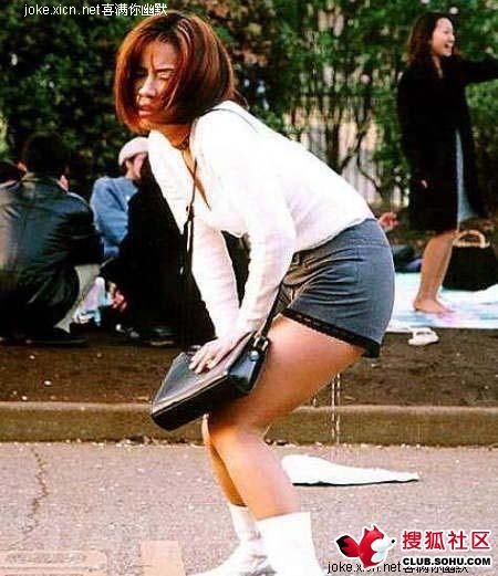 14女生上厕所正面照片：13岁女生蹲着拉尿正面(3)(点击浏览下一张趣图)