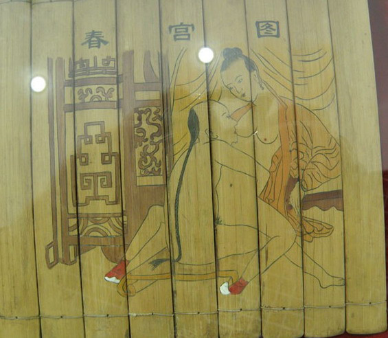 东宫西宫喂奶镜头图片：末代皇帝哺乳镜头图片(3)(点击浏览下一张趣图)