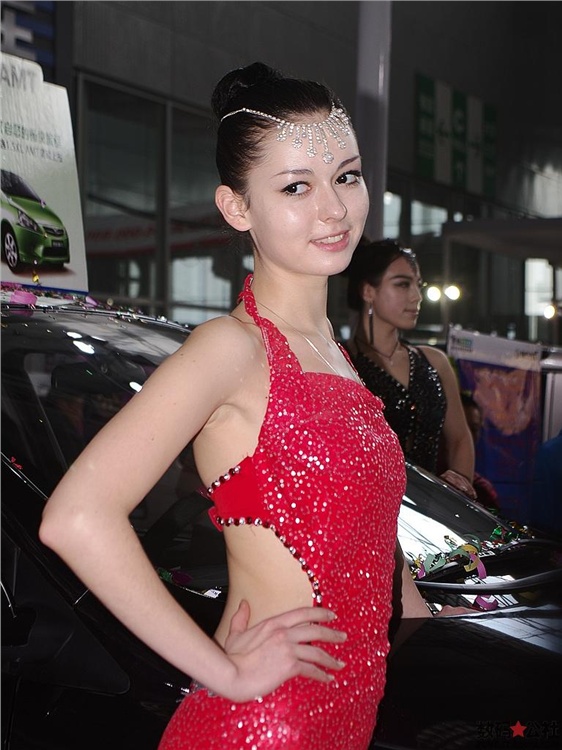 俄罗斯美女全裸阴口图：俄罗斯美女献阴艺术图片(2)(点击浏览下一张趣图)