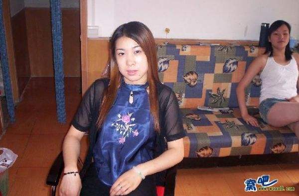 郑州人民公园有一元摸：路人给一块钱摸一次卖 一元摸一次视频(点击浏览下一张趣图)