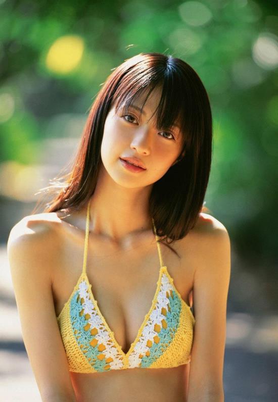 女性展阴近图：展阴欧美20017 臂后展阴艺术(点击浏览下一张趣图)