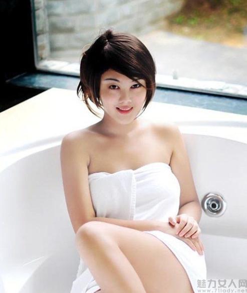 巍巍昆仑 傲雷：香车美女～傲雷 奥雷人体艺《雷》(点击浏览下一张趣图)