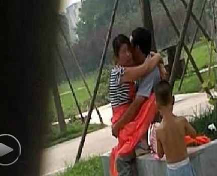 上海情侣扣下体小视频：实拍情侣活春KTV(8)(点击浏览下一张趣图)