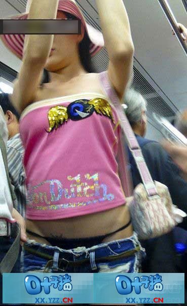 扣下体地铁娇羞扭动：高中生生激烈亲吻视频 上海初三女子喂奶图片(6)(点击浏览下一张趣图)
