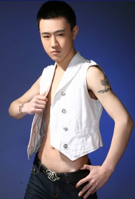 搞定帅哥司机陈子峰：直男司机健才哥全文 直男武警黑色巨龙(5)(点击浏览下一张趣图)