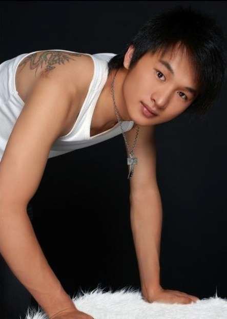 搞定帅哥司机陈子峰：直男司机健才哥全文 直男武警黑色巨龙(6)(点击浏览下一张趣图)