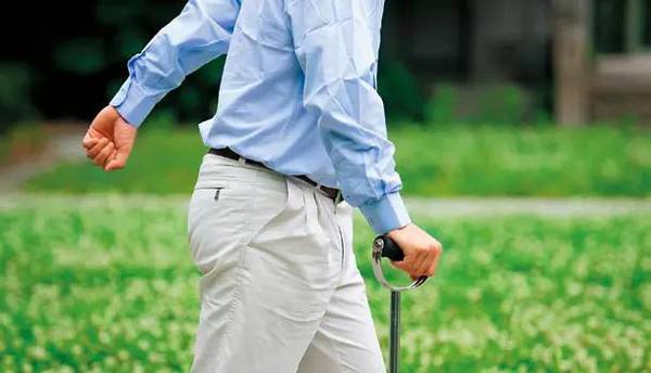 年轻人中风前兆症状，小中风前兆有哪些症状(点击浏览下一张趣图)