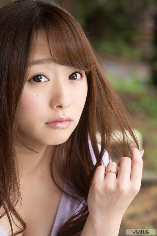 白石茉莉奈哪一步喷奶：白石茉莉奈精品截图 白石茉莉奈 两个男人(4)(点击浏览下一张趣图)