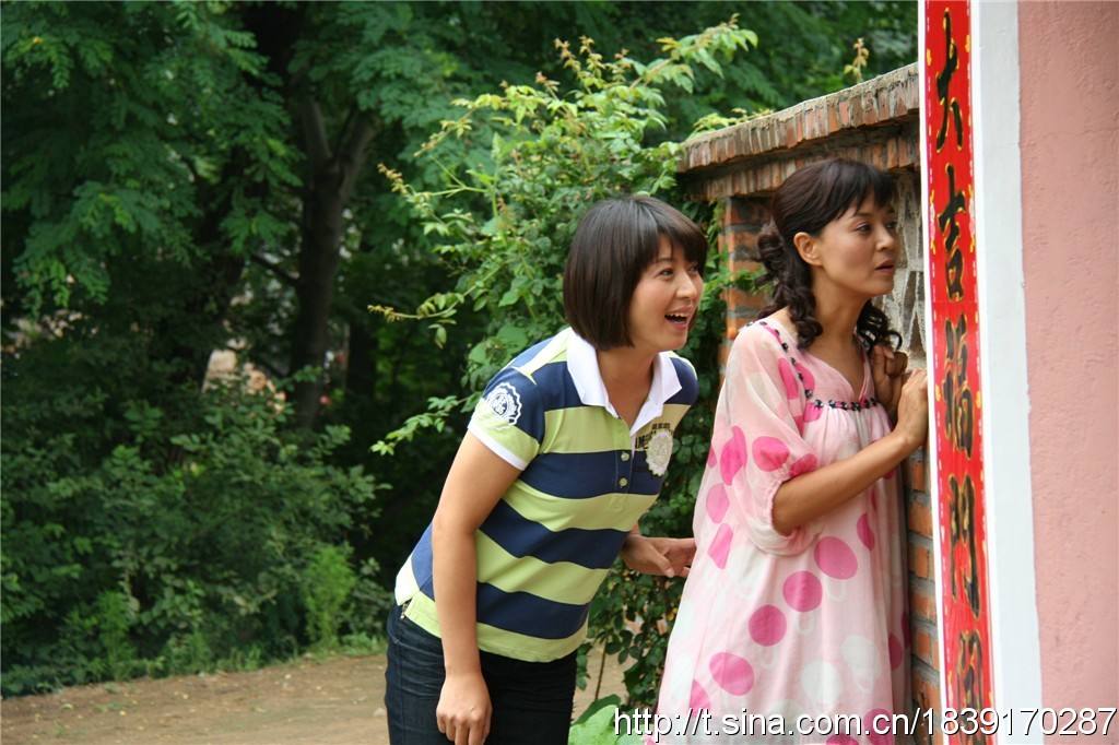 女人的村庄于莉红露胸：于莉红剧中丝袜 王茜华女人的村庄照(4)(点击浏览下一张趣图)