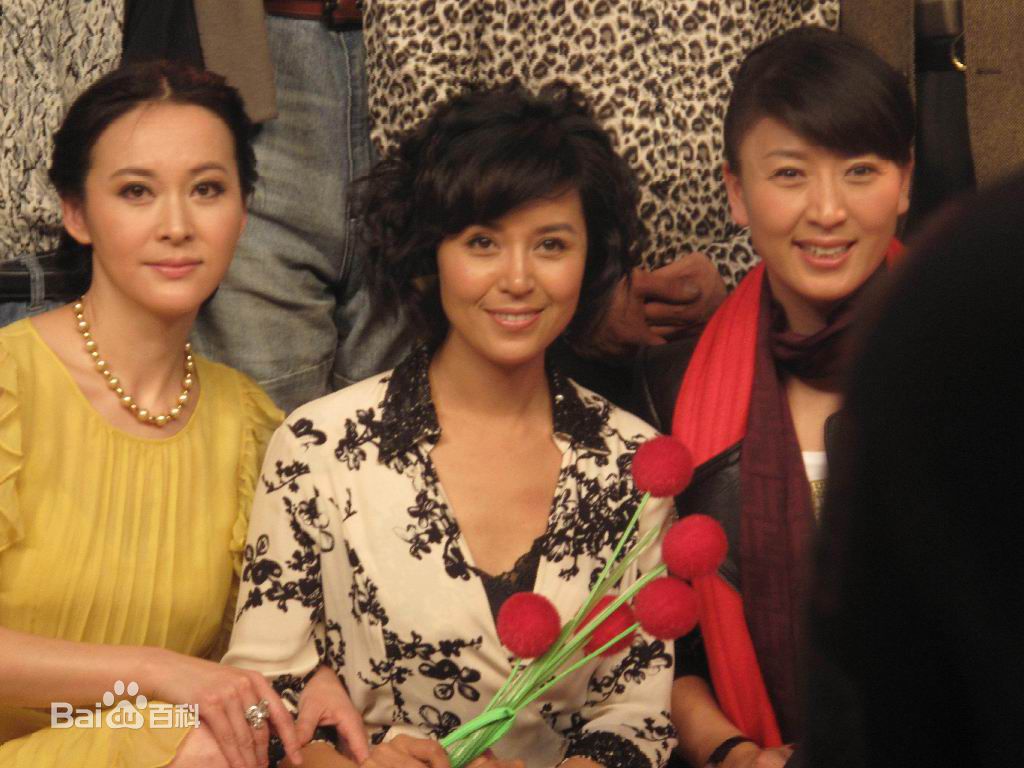 女人的村庄于莉红露胸：于莉红剧中丝袜 王茜华女人的村庄照(5)(点击浏览下一张趣图)