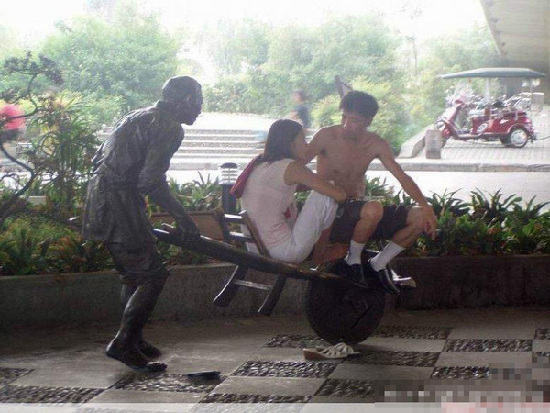男女在干下三滥的图片：男女最新啪啪图片大全(3)(点击浏览下一张趣图)