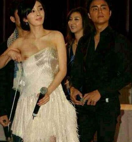 杨幂和杨颖的裸体图片!：最大胆后艺术观阴(4)(点击浏览下一张趣图)