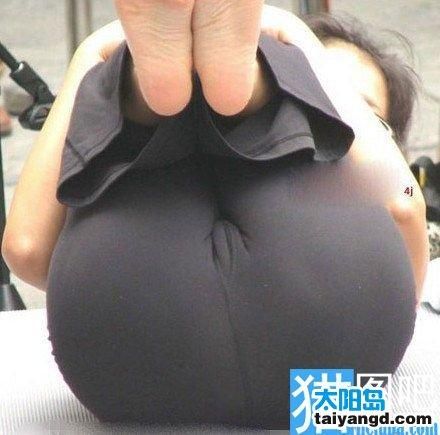 欧美萝莉骆驼趾视频：骆驼趾魅力的沟图集(5)(点击浏览下一张趣图)