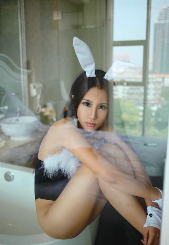 粉嫩学生妹张开腿16P：粉嫩学生妹张开腿露(点击浏览下一张趣图)