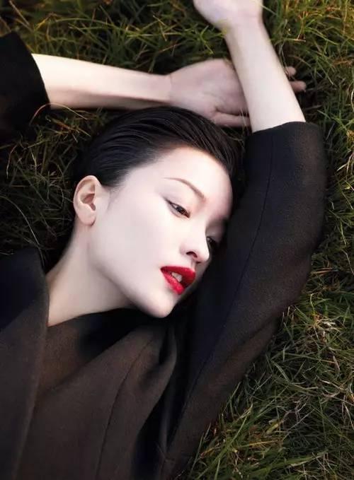 杜鹃裸体图片：女人体裸体露艺术图片(点击浏览下一张趣图)