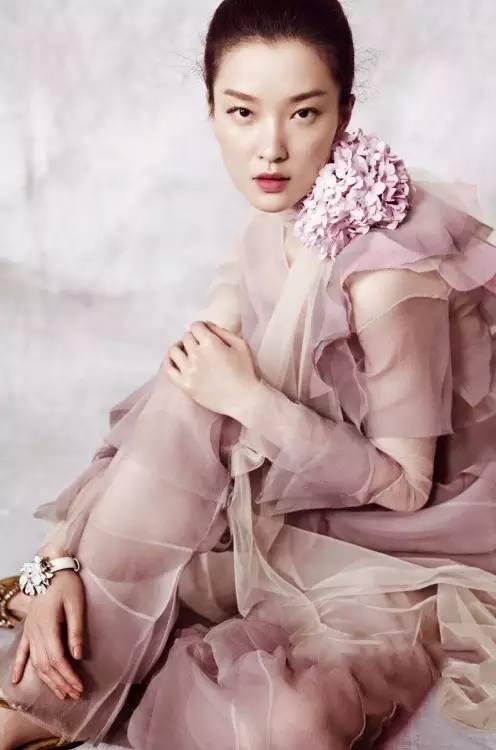 杜鹃裸体图片：女人体裸体露艺术图片(6)(点击浏览下一张趣图)