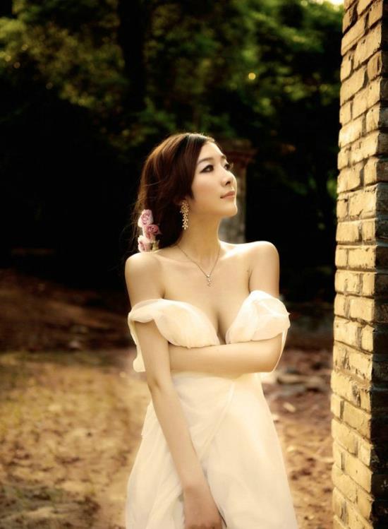 高姝摇裸体图片：裸体图片女星mp4(2)(点击浏览下一张趣图)