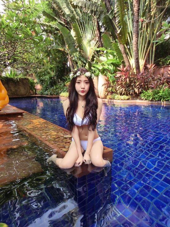 最美女人生殖器图片。：女性自慰时的图片(4)(点击浏览下一张趣图)