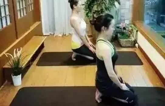 睡前瑜伽十分钟排毒法，十分钟然脂瘦身瑜伽(6)(点击浏览下一张趣图)
