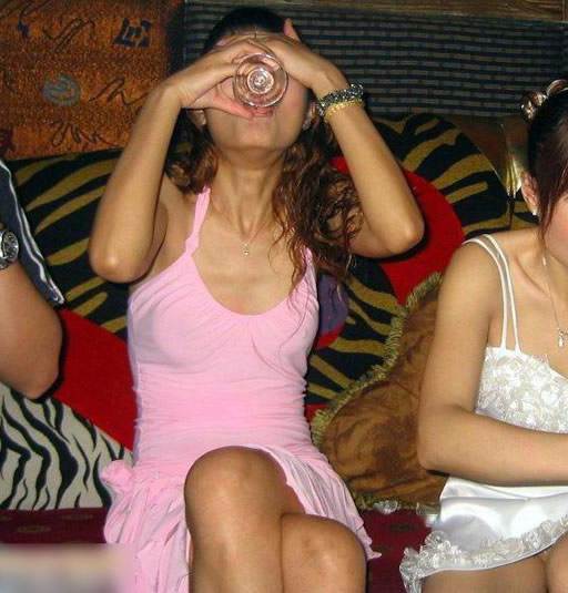 高档ktv陪酒女可以睡吗 图：陪酒女怎么做才挣的多(7)(点击浏览下一张趣图)