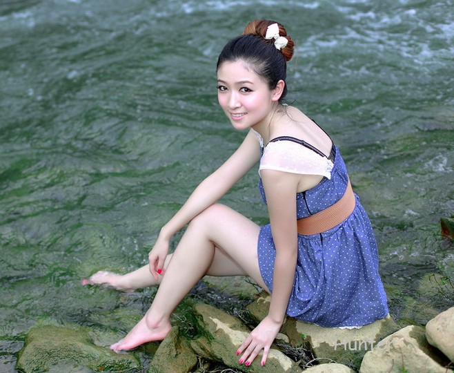 舔姐姐的脚legstory 闻姐姐的脚 - 百度：姐姐总是要我闻她的脚(3)(点击浏览下一张趣图)