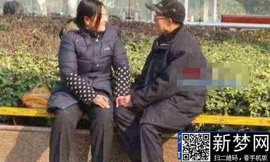 老人恋老相册图图百度老头露j大夕阳之约图片：老头森林快活大全(4)(点击浏览下一张趣图)