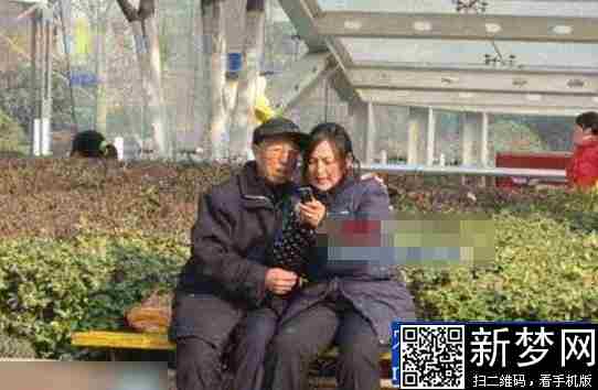 老人恋老相册图图百度老头露j大夕阳之约图片：老头森林快活大全(5)(点击浏览下一张趣图)