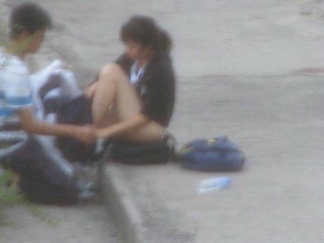 秋天上打野战视频：男女:野战:屋角视频(3)(点击浏览下一张趣图)