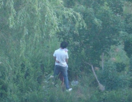 秋天上打野战视频：男女:野战:屋角视频(4)(点击浏览下一张趣图)