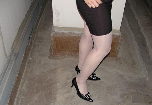 办公楼丝袜少妇 丝袜少妇张雅芳 图集(3)(点击浏览下一张趣图)
