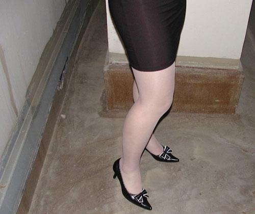 办公楼丝袜少妇 丝袜少妇张雅芳 图集(4)(点击浏览下一张趣图)