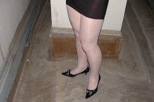 办公楼丝袜少妇 丝袜少妇张雅芳 图集(5)(点击浏览下一张趣图)