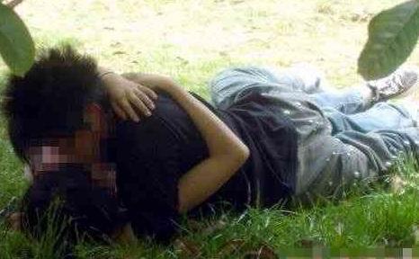 郊外和少女野战视频 情侣打野战少女来视频：偷拍情侣打野战集(5)(点击浏览下一张趣图)