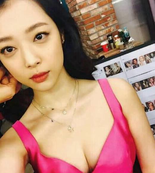 女生乳房图片(无遮挡)：初一美女和初三的对比(3)(点击浏览下一张趣图)