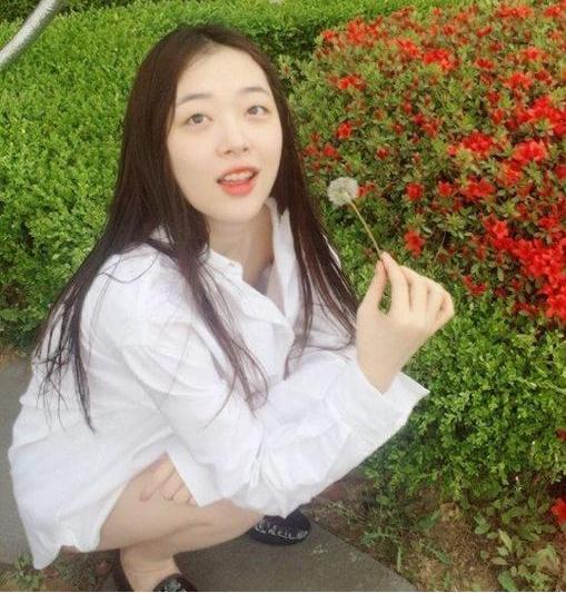女生乳房图片(无遮挡)：初一美女和初三的对比(4)(点击浏览下一张趣图)