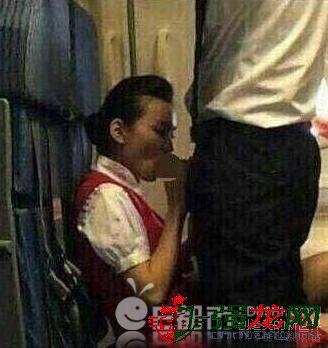 南航空姐龙圆圆磁力：亚洲私拍龙园园 空姐三点式照(点击浏览下一张趣图)