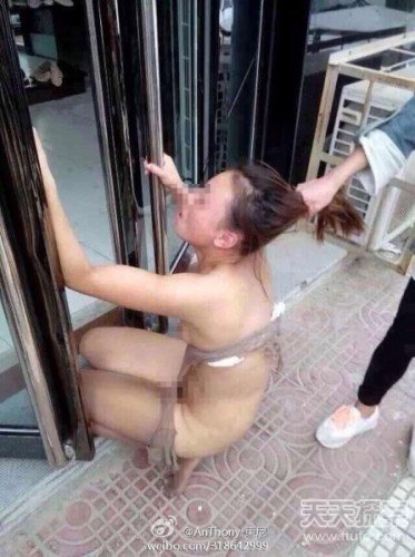 喝醉被扣下体 日照小三下体插鞋子：原配用木头桶小三下体(5)(点击浏览下一张趣图)