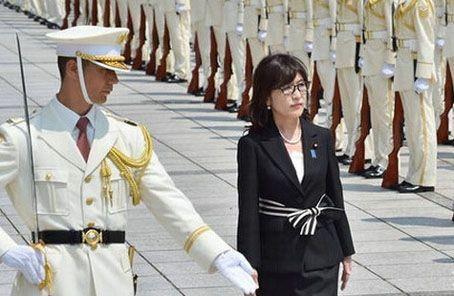 日本女防长稻田朋美：日本女防长av 日本女防长年轻照片(3)(点击浏览下一张趣图)